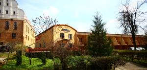 Vonkajšia záhrada v ubytovaní Hotel Zamek