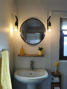 a bathroom with a sink and a mirror at Iewers Rus in Strand