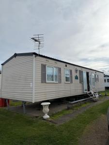 a mobile home is parked in a yard at seton sands caravan in Port Seton