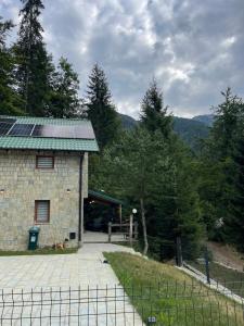 a building with a solar panel on top of it at Villa Fresku in Peje
