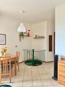 a dining room with a green table and chairs at Casa Diana - Panoramablick auf den Gardasee in Pieve