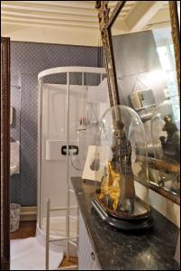 a glass dome on a counter in a room at Maison Emile Teissier in Vébron