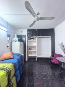 a bedroom with a bed and a ceiling fan at Guiñazú in Rodríguez Peña
