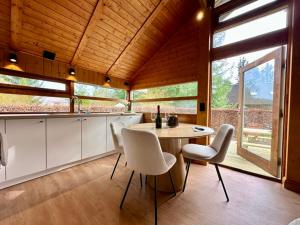 a kitchen with a table and chairs in a room at Chalet Olive in Durbuy +20 photos