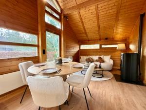 a room with a table and chairs in a cabin at Chalet Olive in Durbuy
