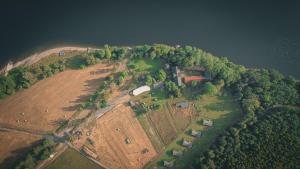 an aerial view of a house on an island at Haus am Stausee in Altenbeuthen