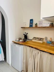 a kitchen with a counter top and a dishwasher at Affittacamere Nalì in Polignano a Mare