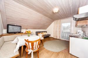 Kuchyň nebo kuchyňský kout v ubytování Kraners Alpenhof BIO Bed and Breakfast Pension