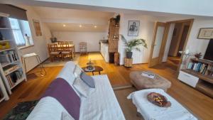 a living room with a couch and a table at Ferienwohnung am Bühl in Cham