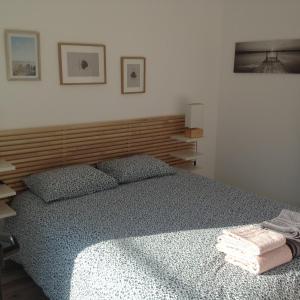 a bedroom with a bed with two pillows on it at Villa Lisbonne piscine plage in Aroeira +30 photos