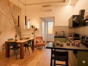 a kitchen and living room with a table and chairs at Equi60 in Rome
