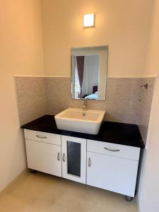 a bathroom with a sink and a mirror at Misty Hues in Kandy