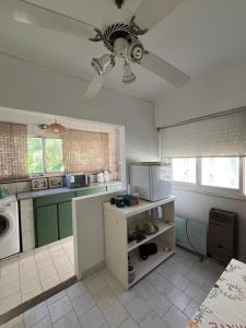 a kitchen with a ceiling fan and a appliance at Carpe Diem Gonnet in Joaquín Gorina