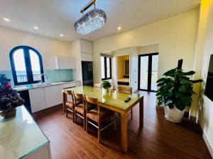 a kitchen and dining room with a table and chairs at Mây Home Hoa Lư in Phúc Trì +23 photos