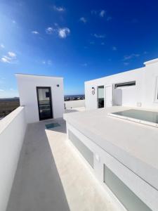a white house with a view of the ocean at Gratitud Un refugio con encanto in Soo +19 photos