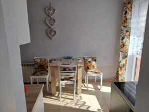 a kitchen with a table and two chairs at Przystań nad Dłubnią in Wysocice