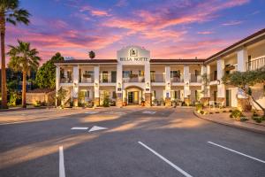an empty parking lot in front of a hotel at Bella Notte by the Beach in Santa Cruz