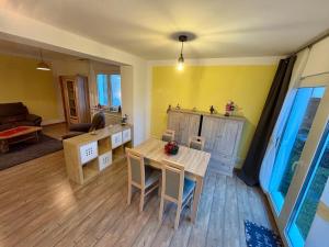 a living room with a dining table and a living room at Zum Langschläfer in Fredersdorf