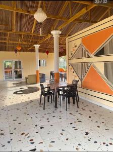a dining room with a table and chairs at Complexe Hôtelier Lassavane in Jacqueville