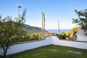 a view of the ocean from the backyard of a house at Casa indipendente con giardino e vista mare - Casa Gennaro in Agropoli