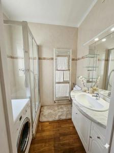 a bathroom with a sink and a washing machine at Studio Bulle de Rêve à deux pas du Port in Nice