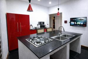 a kitchen with a sink and a stove top oven at Hill Venue in Coquinbourg +12 photos