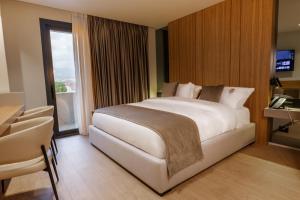 a bedroom with a large white bed and a window at Hotel Pusi in Sauk