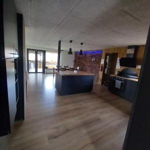 Ett kök eller pentry på Leons House +7 foton