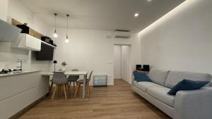 a living room with a couch and a table and a kitchen at Ulivo sereno in Giulianova