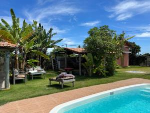 a backyard with a swimming pool and a house at Casa Pathuá Corumbau in Corumbau +17 photos
