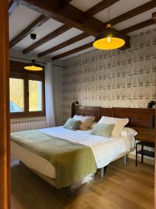 a bedroom with a large bed and two lamps at El Sueño de Celia 1 in Doña Juandi