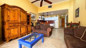 a living room with a couch and a table at Cozy Ground Level Condo near Pool Pinacate 112 in Puerto Peñasco +30 photos