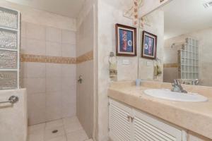 a bathroom with a sink and a shower at Serene & Warm 3rd Level Condo - Corona del Mar 302 in Puerto Peñasco