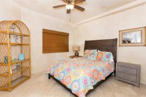 a bedroom with a bed and a ceiling fan at Charming Cozy Condo Great View Pinacate 404 in Puerto Peñasco