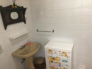 a small bathroom with a sink and a toilet at Chambre indépendante in Port-Gentil