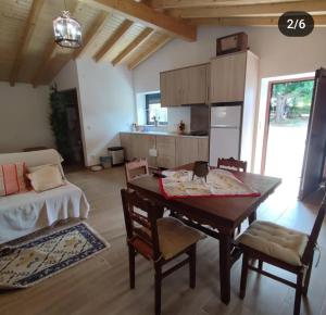 a living room with a table and a bed and a kitchen at Casa da Eira in Pinheiro de Coja