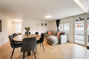 a living room with a table and a couch at LEVA Stay Luzern-Interlaken I Nature I Familie in Sarnen