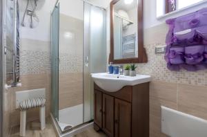 a bathroom with a sink and a shower at Relax House & Gym in Villanova Monteleone +4 photos