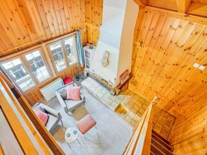 an overhead view of a living room with wood walls at Chalet-Apartment mit Balkon & Gratis Parkplatz in Lenk