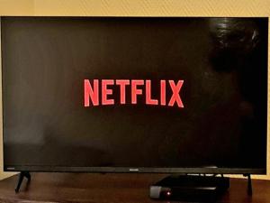 a television screen with the words netflix on it at Charming Getaway Near Paris in Alfortville