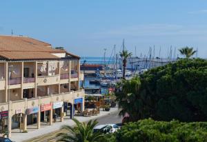a view of a harbor with boats in the water at Vacances au port in Saint-Cyprien-Plage