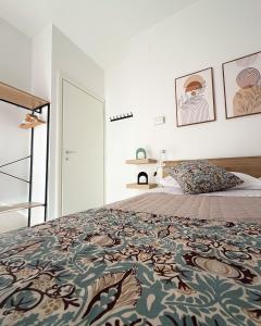 a bedroom with a bed with a patterned blanket at Cordi Casa Vacanze in Giulianova