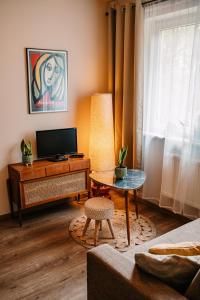 a living room with a table and a television at Willa tuŻur in Osie