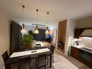 a kitchen and dining room with a table and chairs at Klakierówka in Piechowice