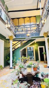 a courtyard with potted plants in a building at 1825 Hotel in La Paz