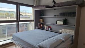 a bedroom with a bed and a large window at Mini-apartament cèntric a Platja d'Aro in Platja d'Aro +21 photos