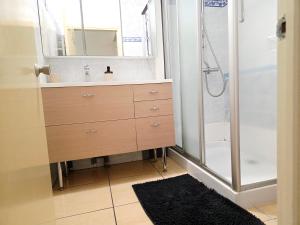 a bathroom with a sink and a shower with a mirror at Chambre B1 in Toulouse +23 photos