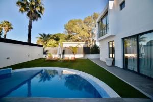 a swimming pool in the backyard of a house at Villa Alvor in Alvor