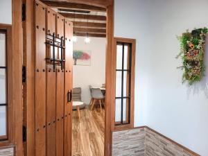 a room with a wooden door and a table at La Casita de Ale Casa Rural cerca Puy du Fou in Polán +14 photos