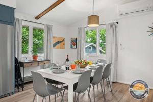 a white dining room with a white table and chairs at Pet-Friendly Lake Como Retreat 2BR in Lake Geneva
